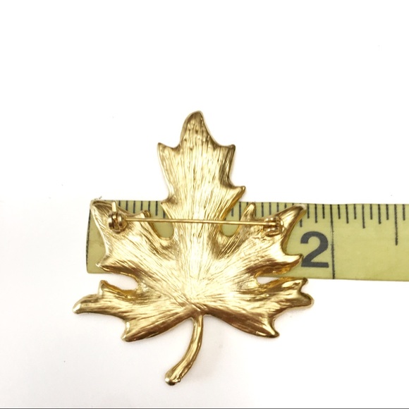 Vintage Gold Tone Textured Maple Leaf Brooch Pin - Picture 4 of 5